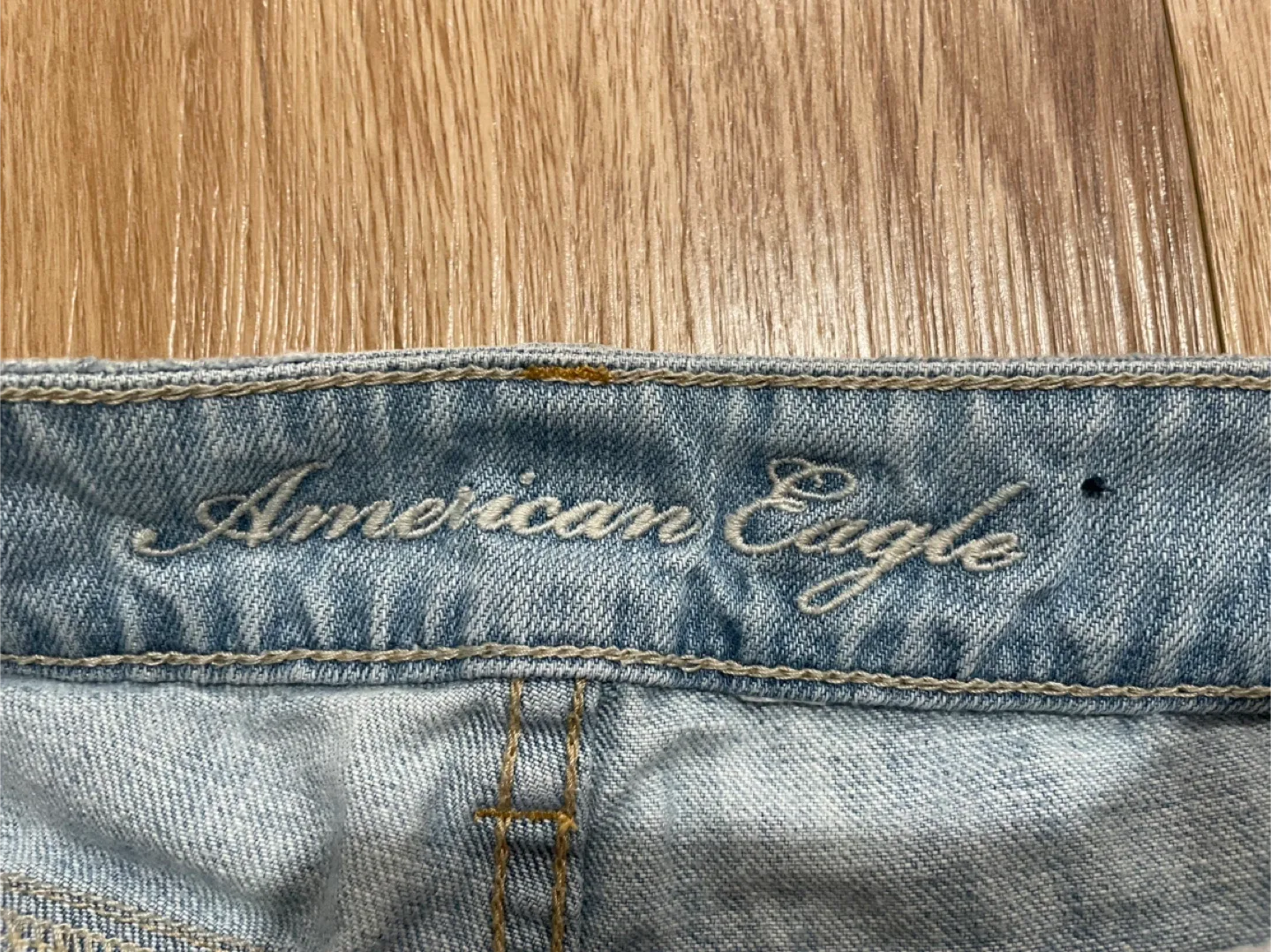 American Eagle low rise vintage jean Shorts - Size 2 image indicator(3)