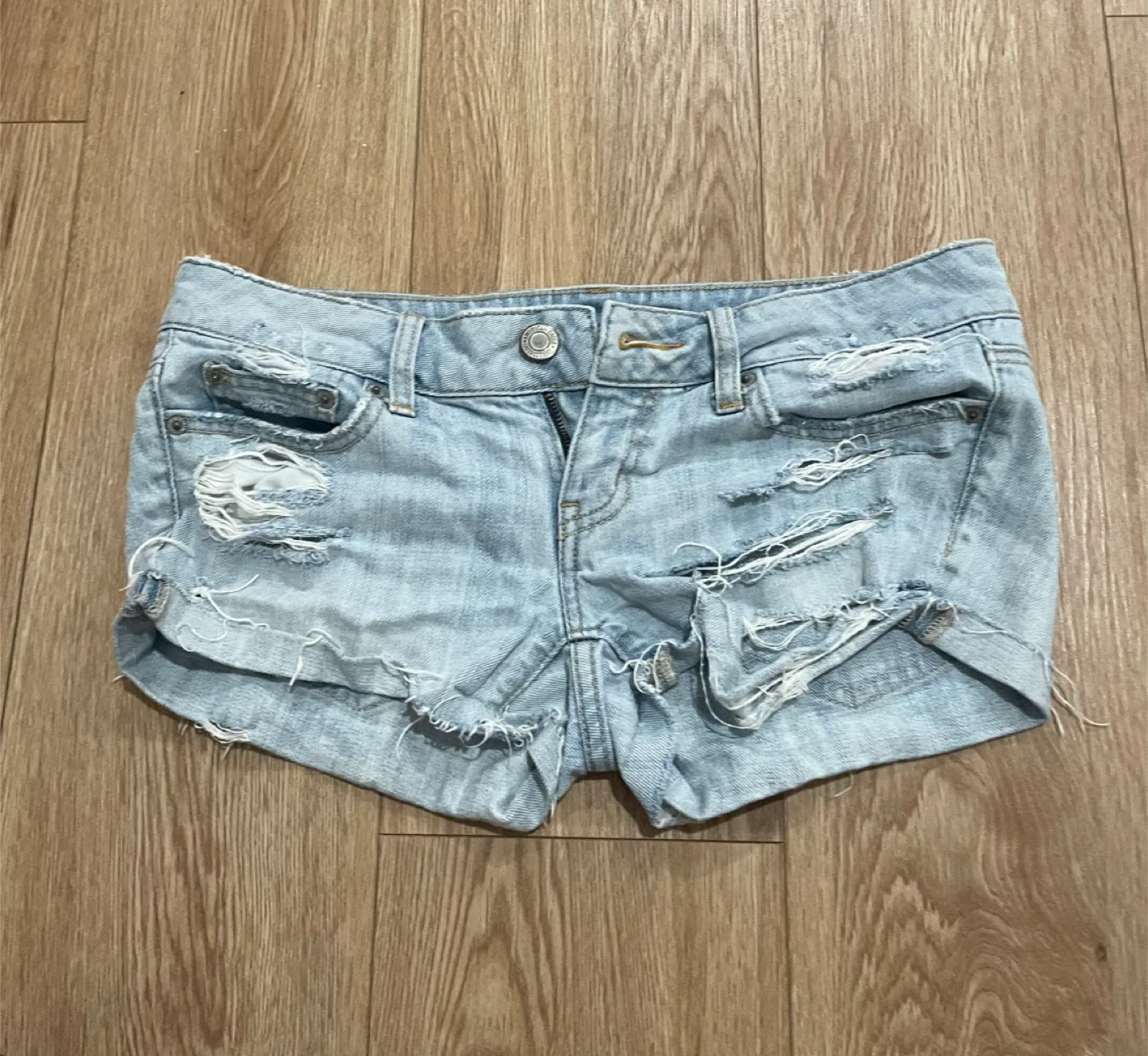American Eagle low rise vintage jean Shorts - Size 2