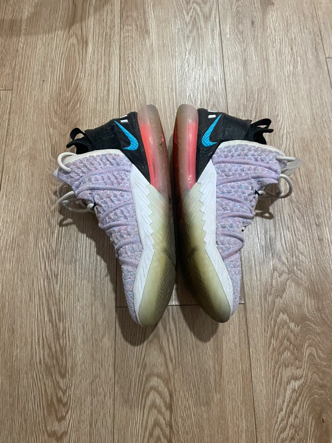 Nike LeBron XVIII Low Basketball Shoes size 9.5 men’s image indicator(2)