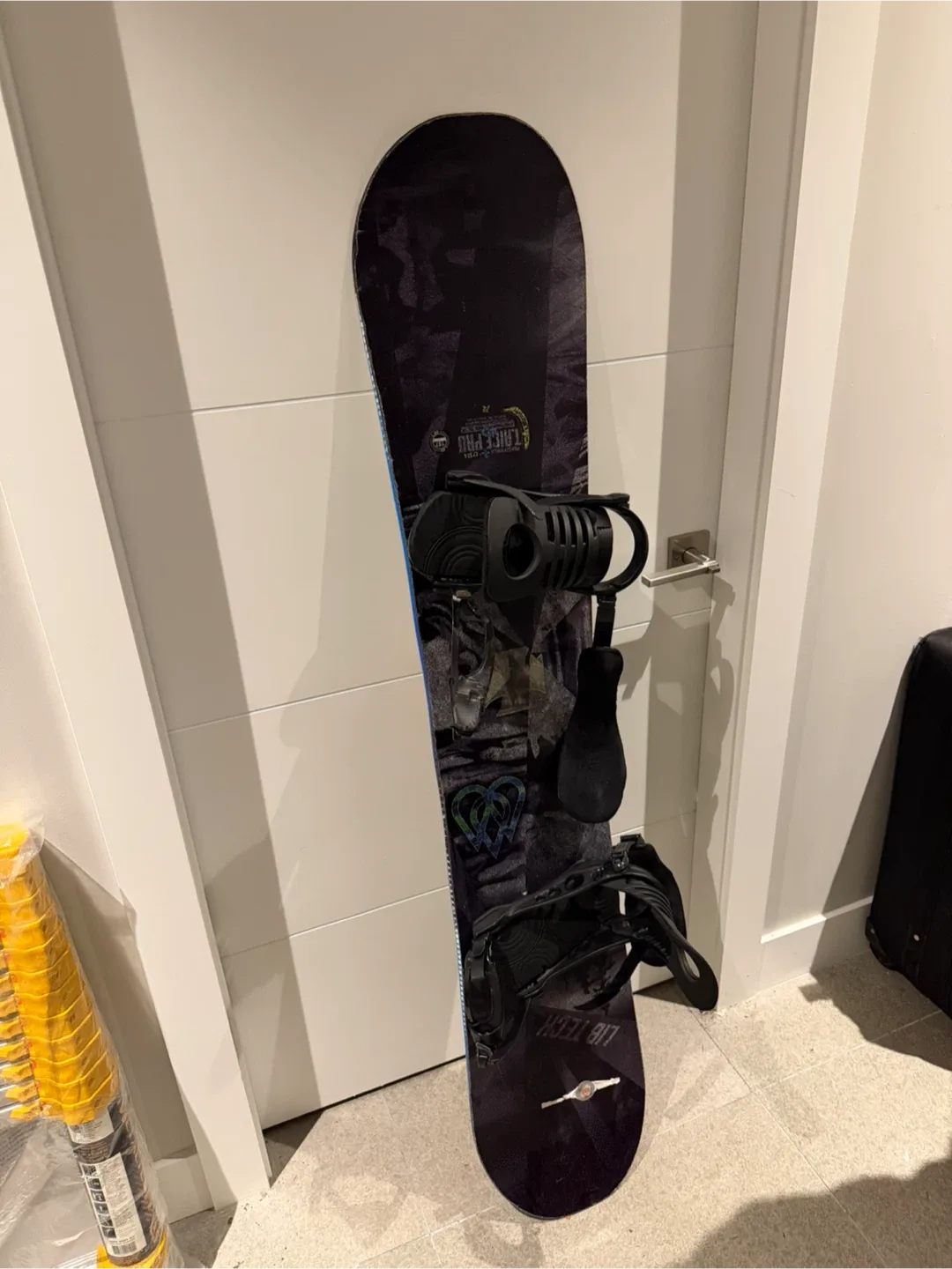 Lib Tech Rice Pro C2 BTX Snowboard 157 with binding image indicator(4)