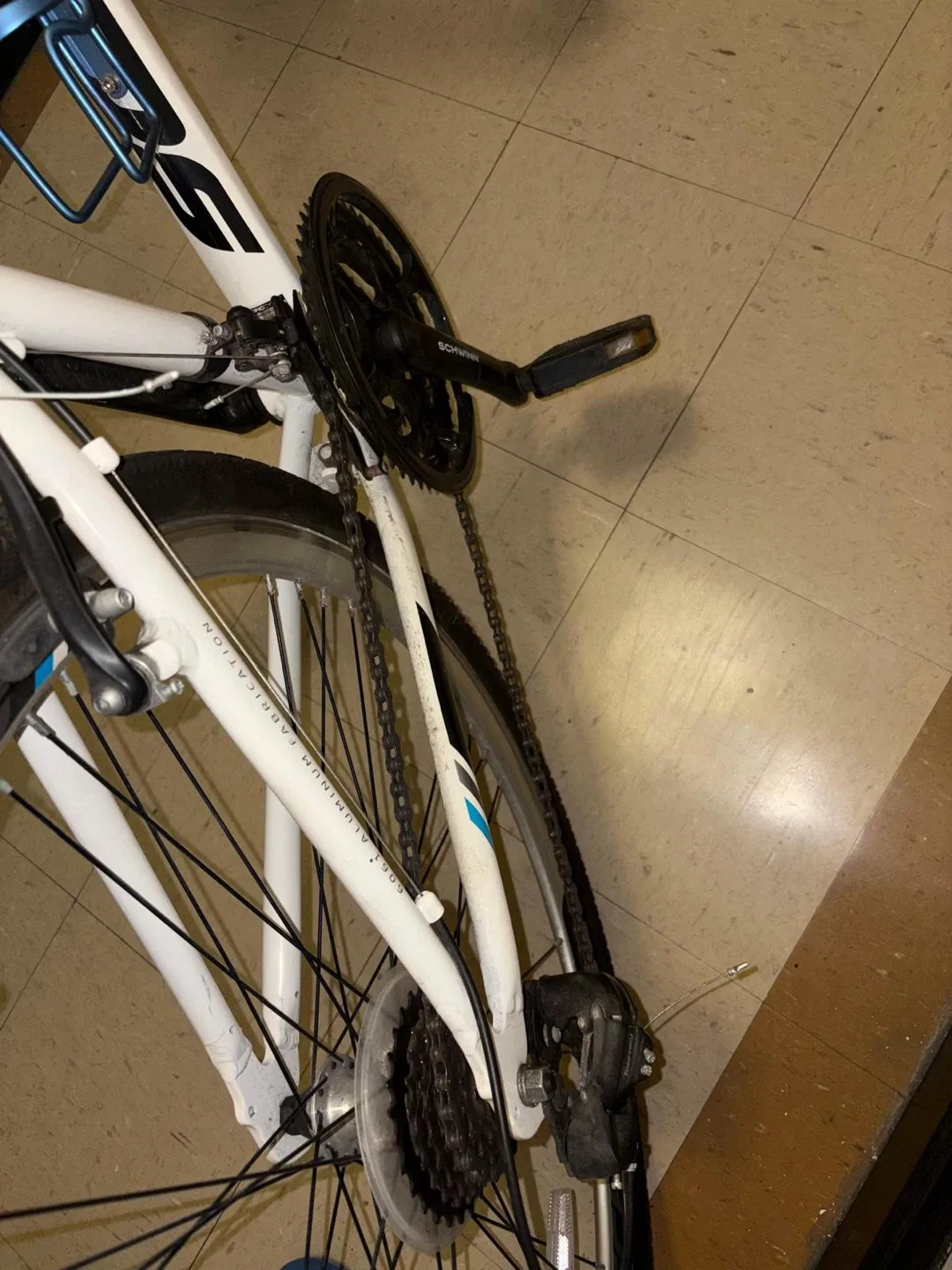 Schwinn Network 3.0 White Hybrid Bike image indicator(4)