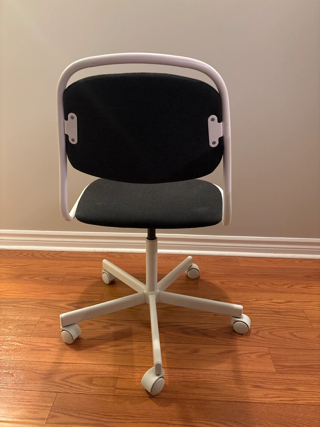 Ikea Renberget Swivel Chair - Black/White - photo 3