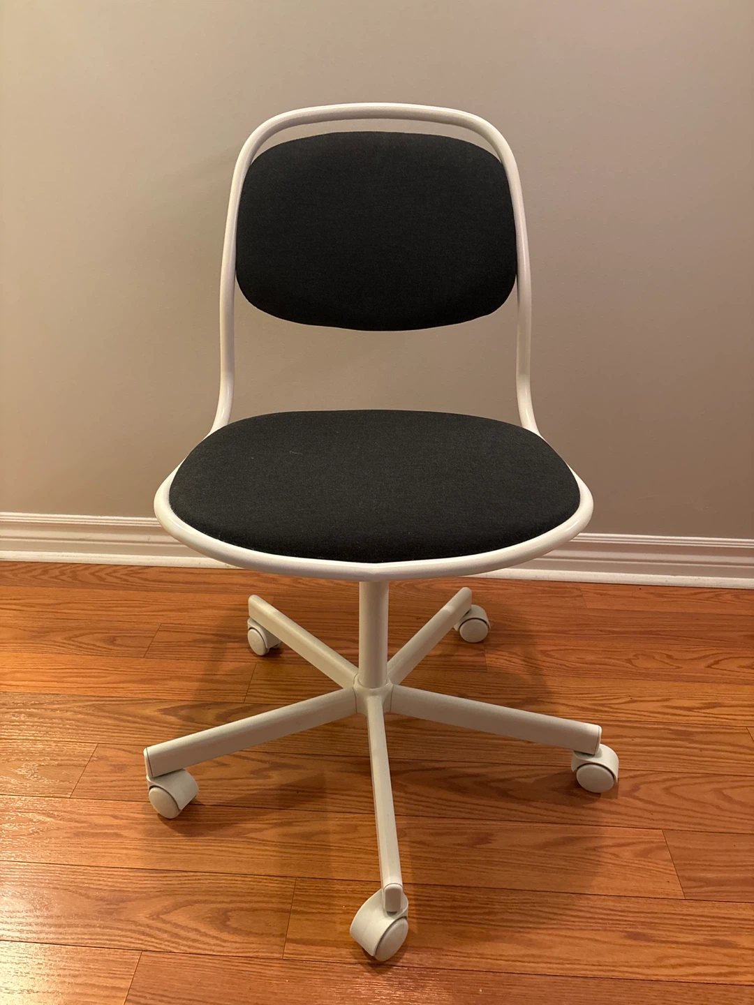 Ikea Renberget Swivel Chair - Black/White