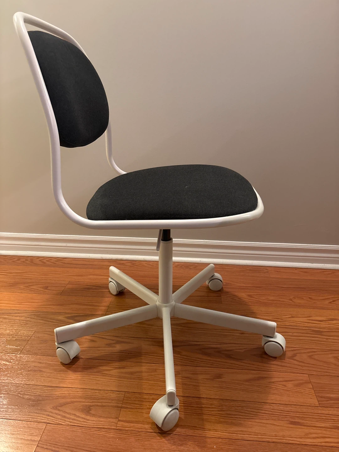 Ikea Renberget Swivel Chair - Black/White - photo 2