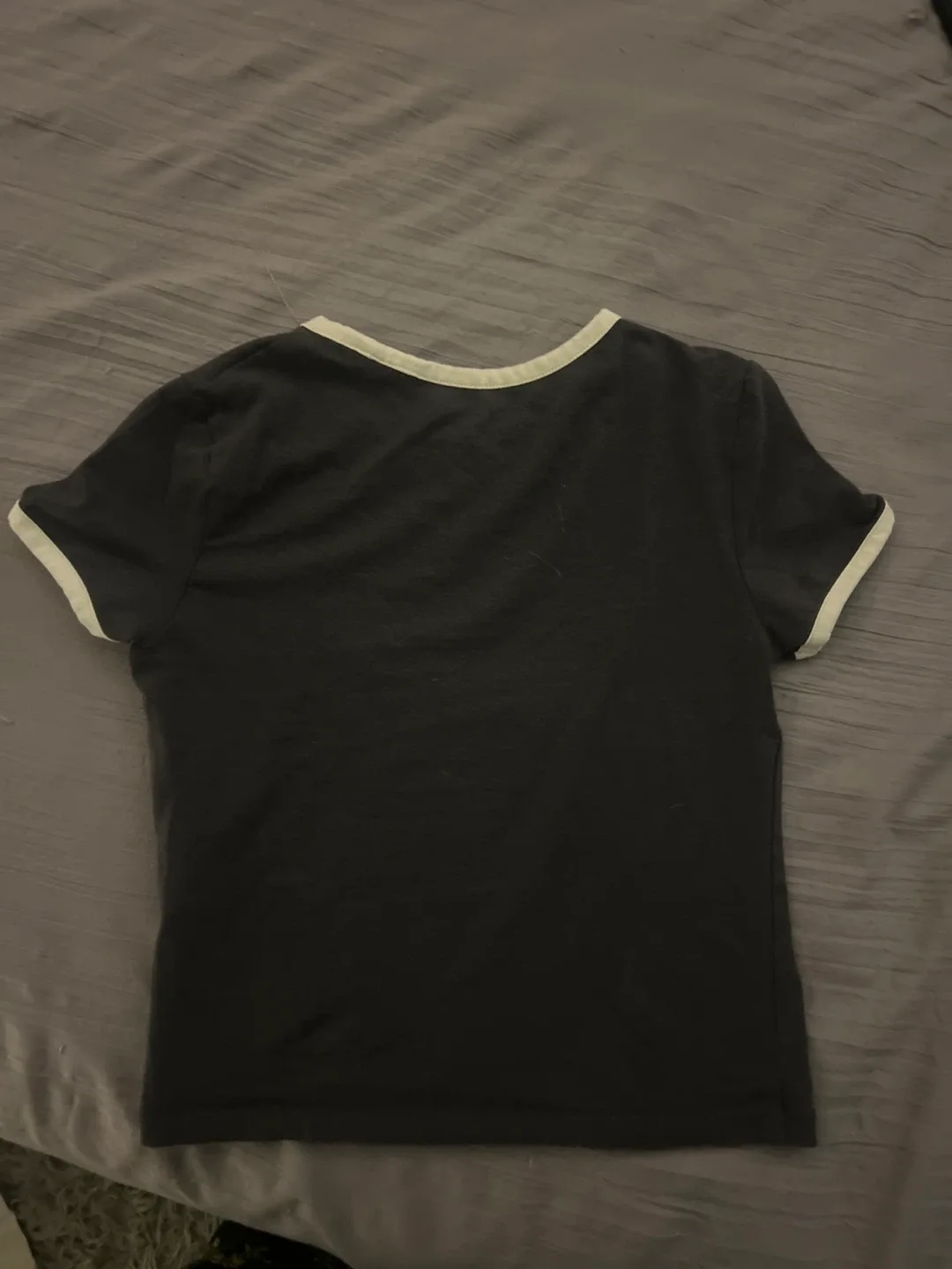 H&M Black Ringer Tee - Size 12/14 image indicator(3)