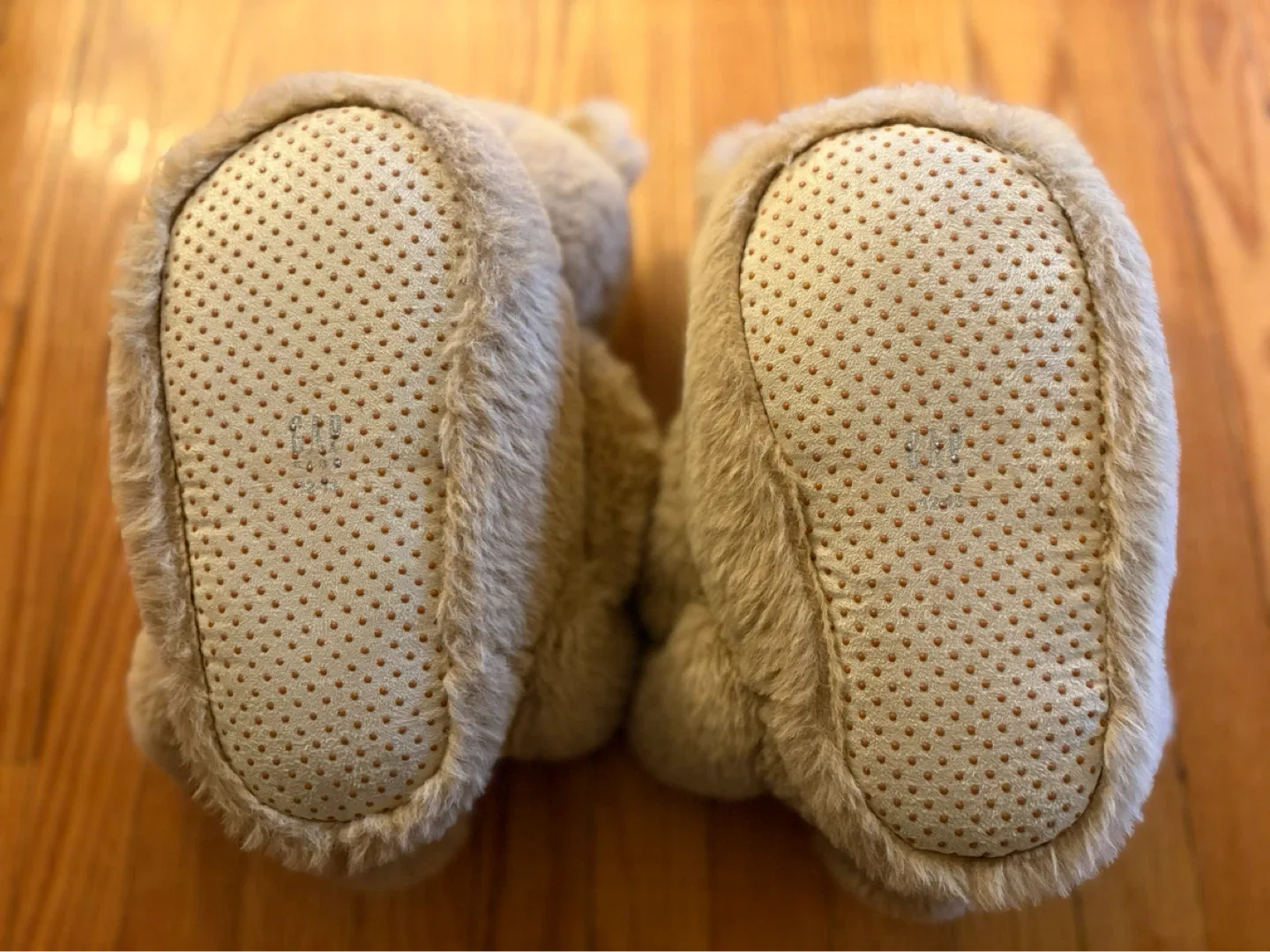 GAP Kids Bear Slippers Size 12-13 image indicator(2)