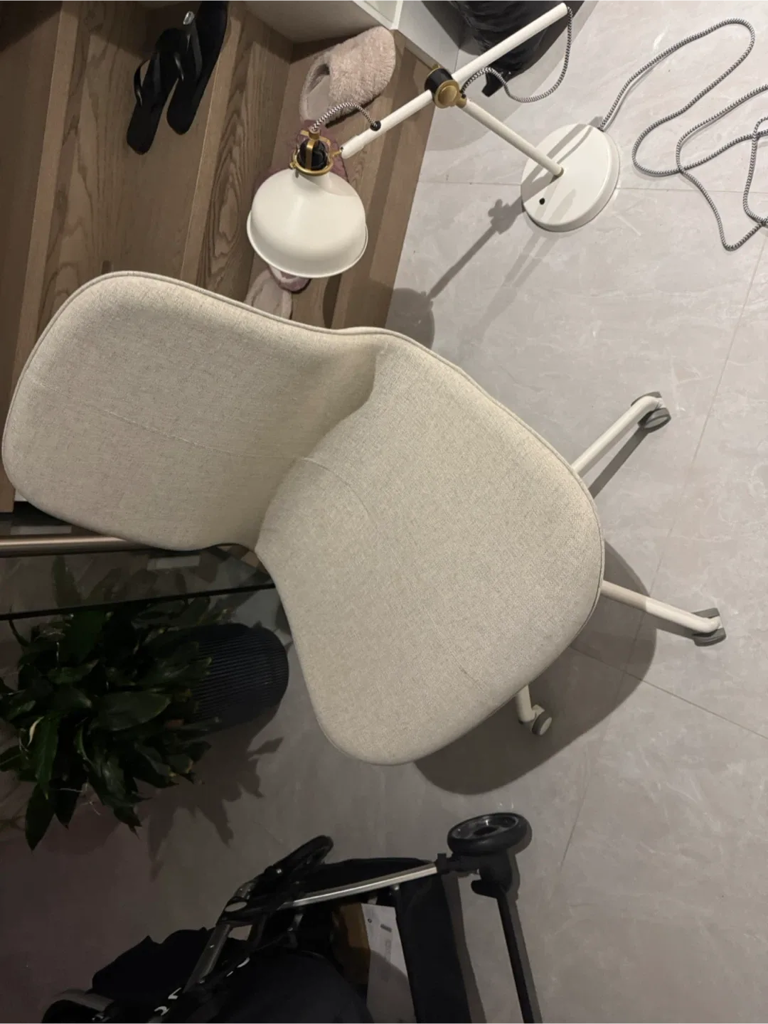 White Forme Task Chair image indicator(2)