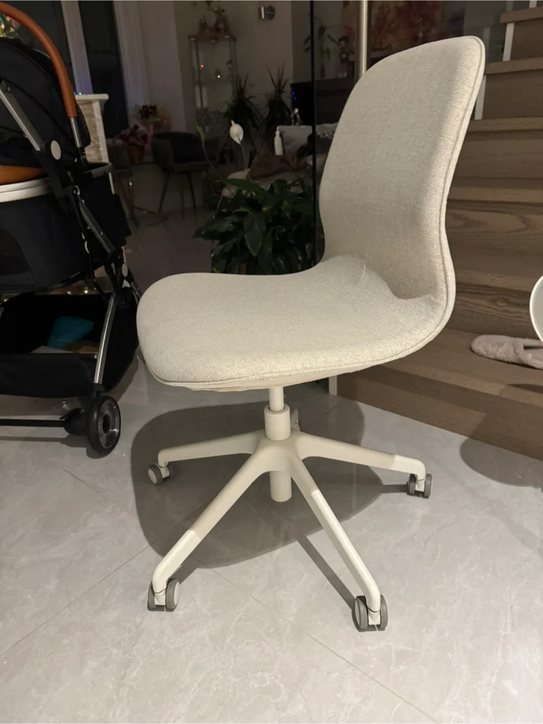 White Forme Task Chair
