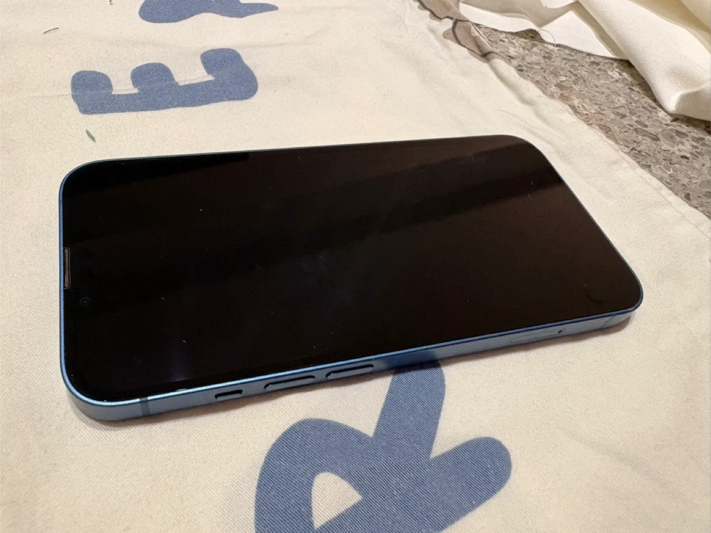 iPhone 13 Blue image indicator(3)