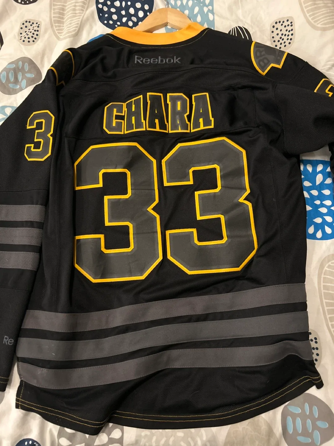 Reebok Blackout Boston Bruins #33 Jersey - Size M image indicator(2)