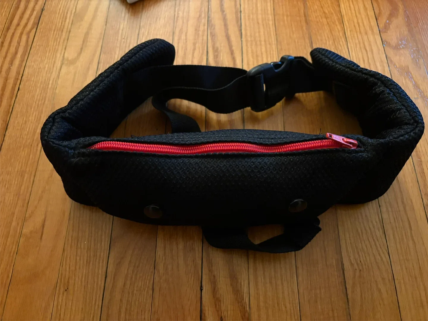 Phil & Teds Airlight Mesh Baby Carrier - Black & Red image indicator(2)