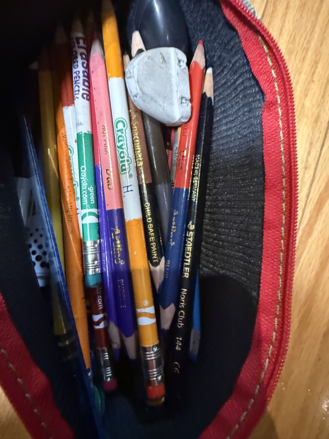 Pencil case with pencils and domino game - photo 2
