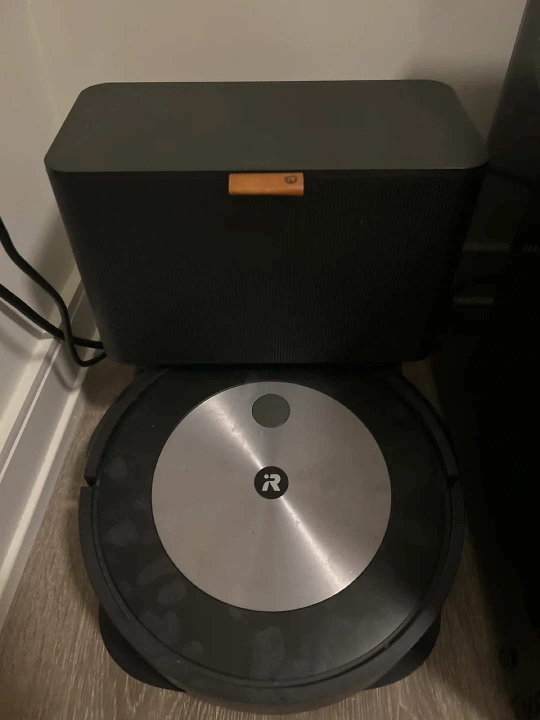 iRobot Roomba i7+ Robot Vacuum