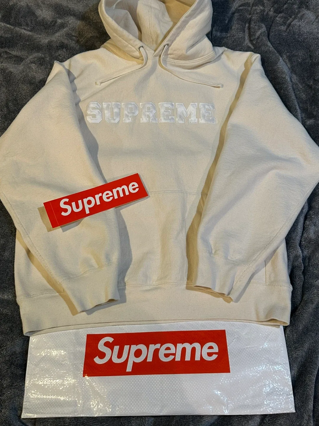 Supreme Hoodie.