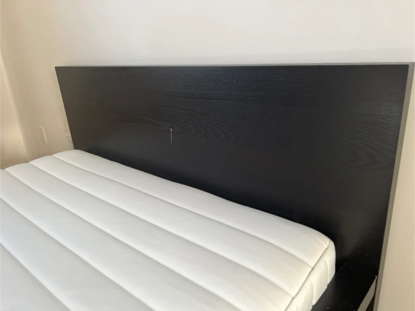 IKEA Malm Bed Frame with Mattress image indicator(3)