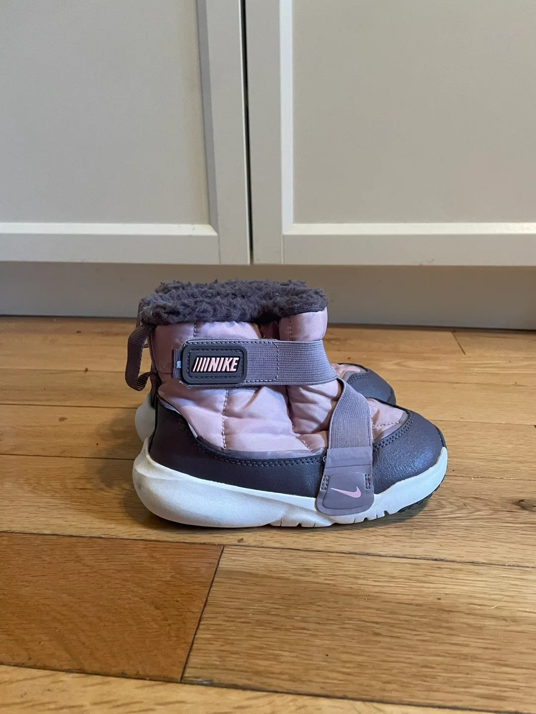 Nike Toddler Boots Size 10C