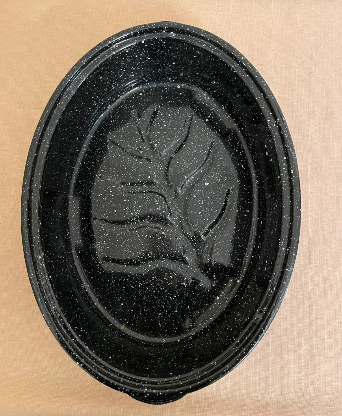 Speckled Black Roasting Pan with Lid image indicator(4)