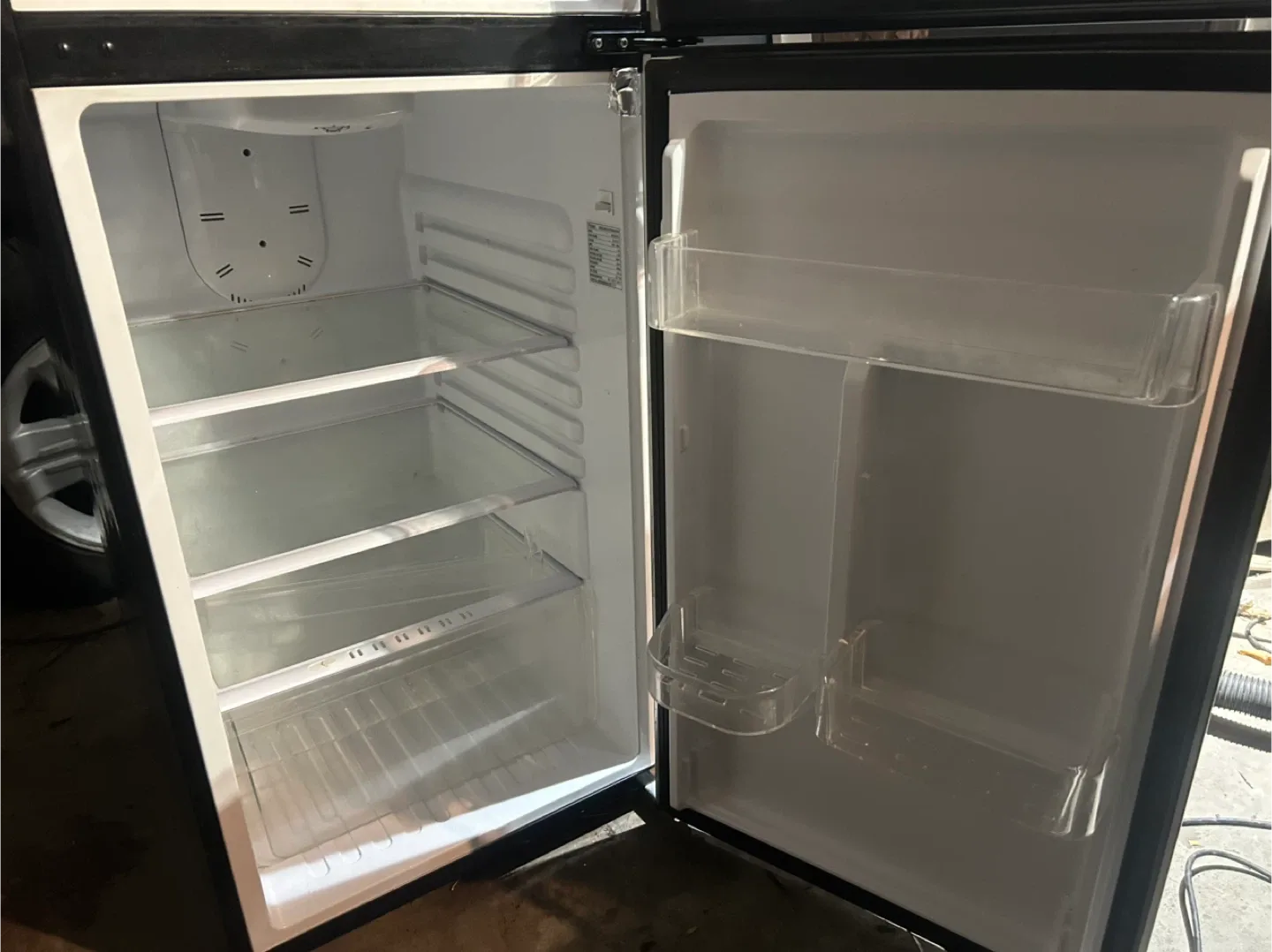 Haier 11.5 Cu. Ft. Top Freezer Refrigerator image indicator(3)