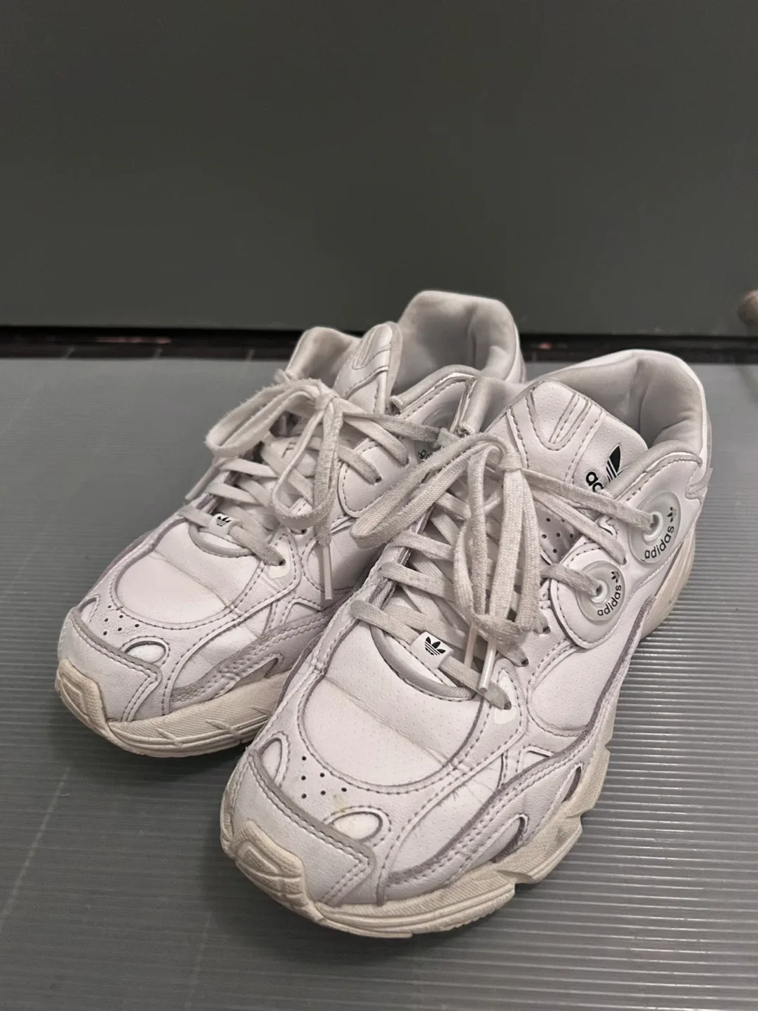 Adidas Astir Triple White image indicator(2)