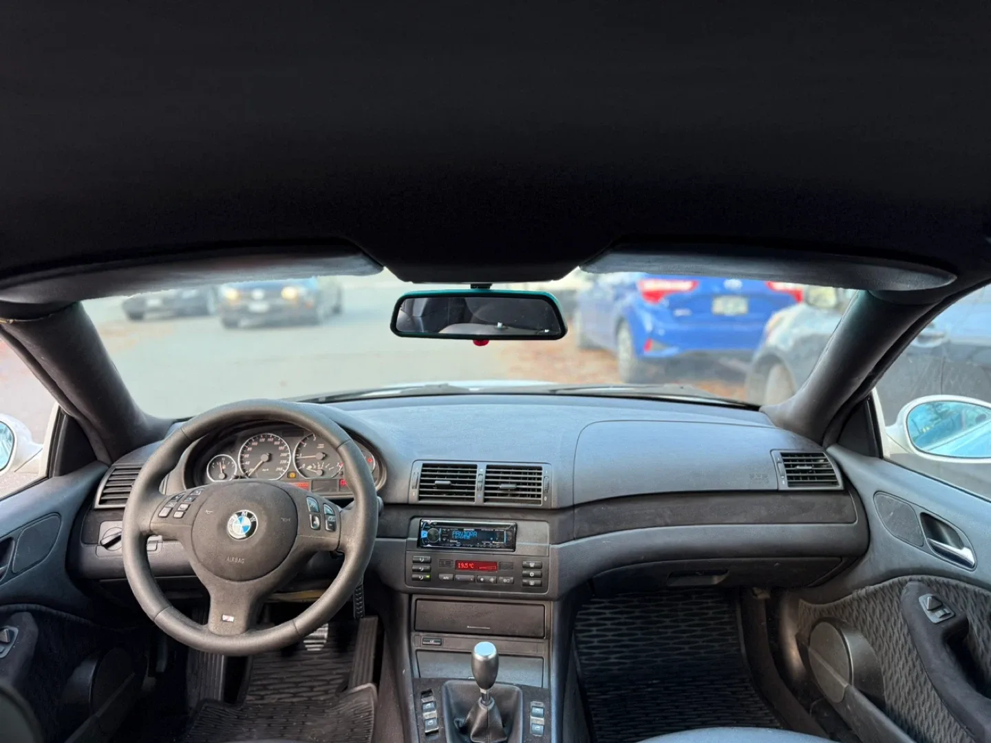 White BMW Coupe image indicator(5)