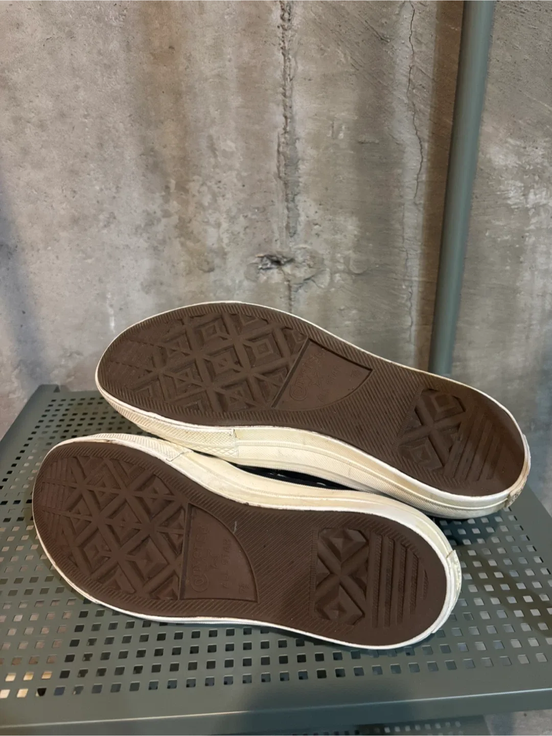 Comme des Garçons PLAY x Converse Chuck Taylor High-Tops image indicator(5)