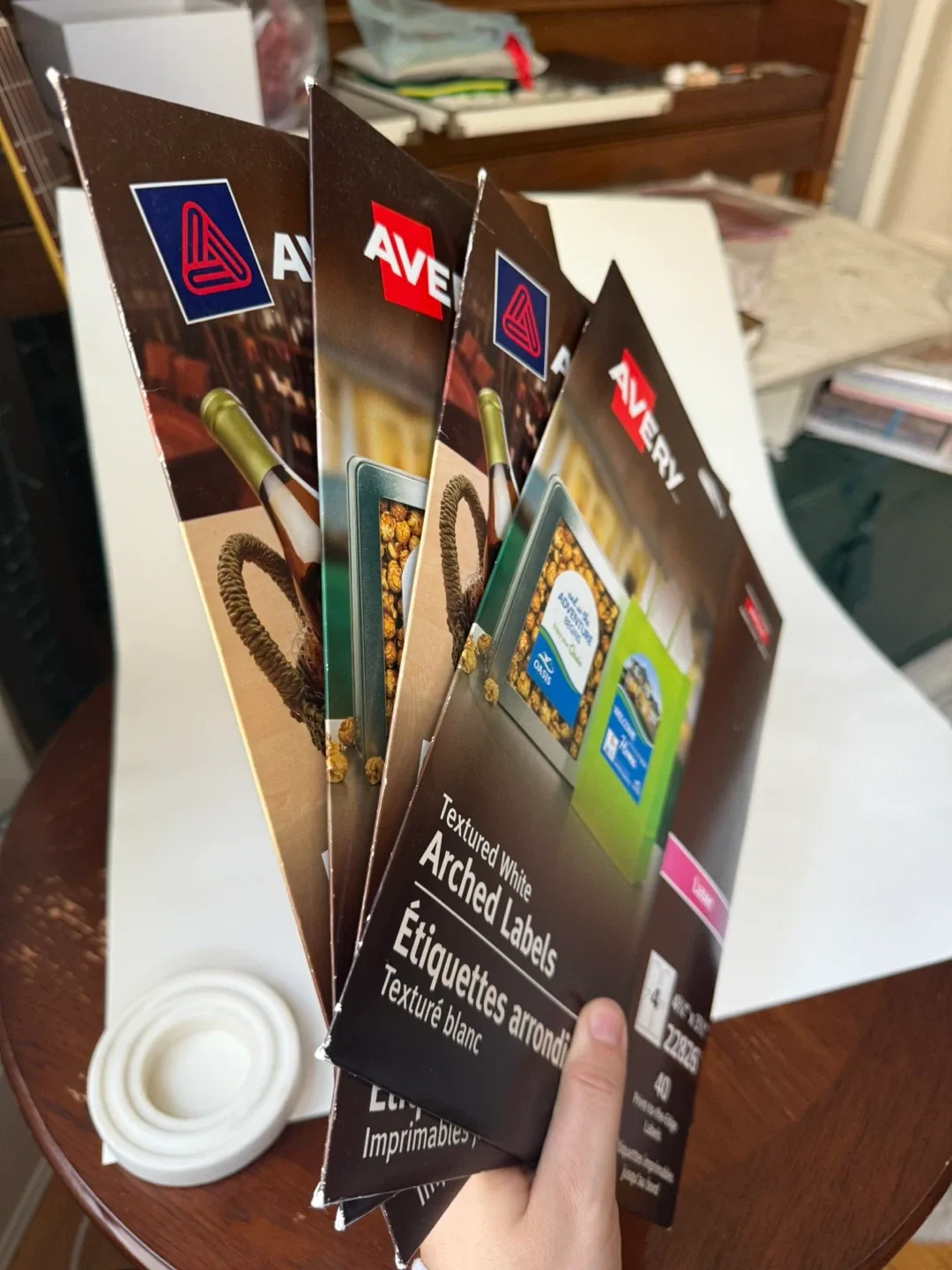 BNIB Textured White Arch Labels - Avery 22826 image indicator(2)