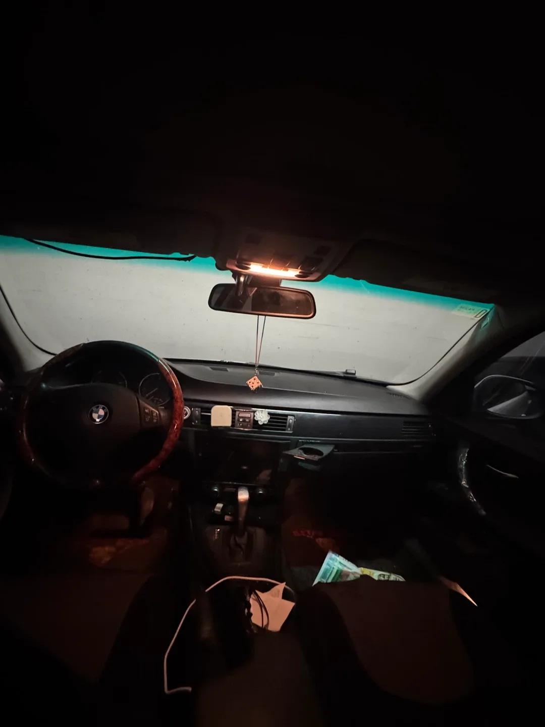 BMW 328i Sedan - White image indicator(8)