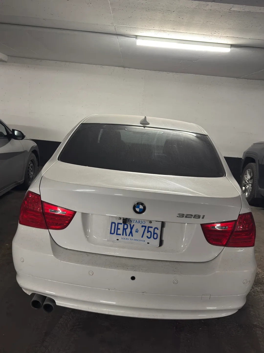 BMW 328i Sedan - White image indicator(9)