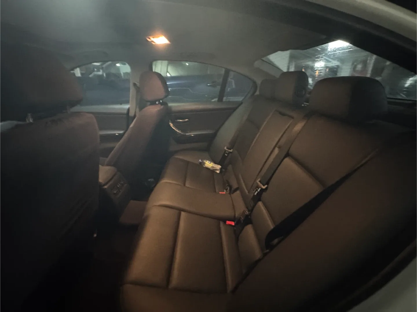 BMW 328i Sedan - White image indicator(10)