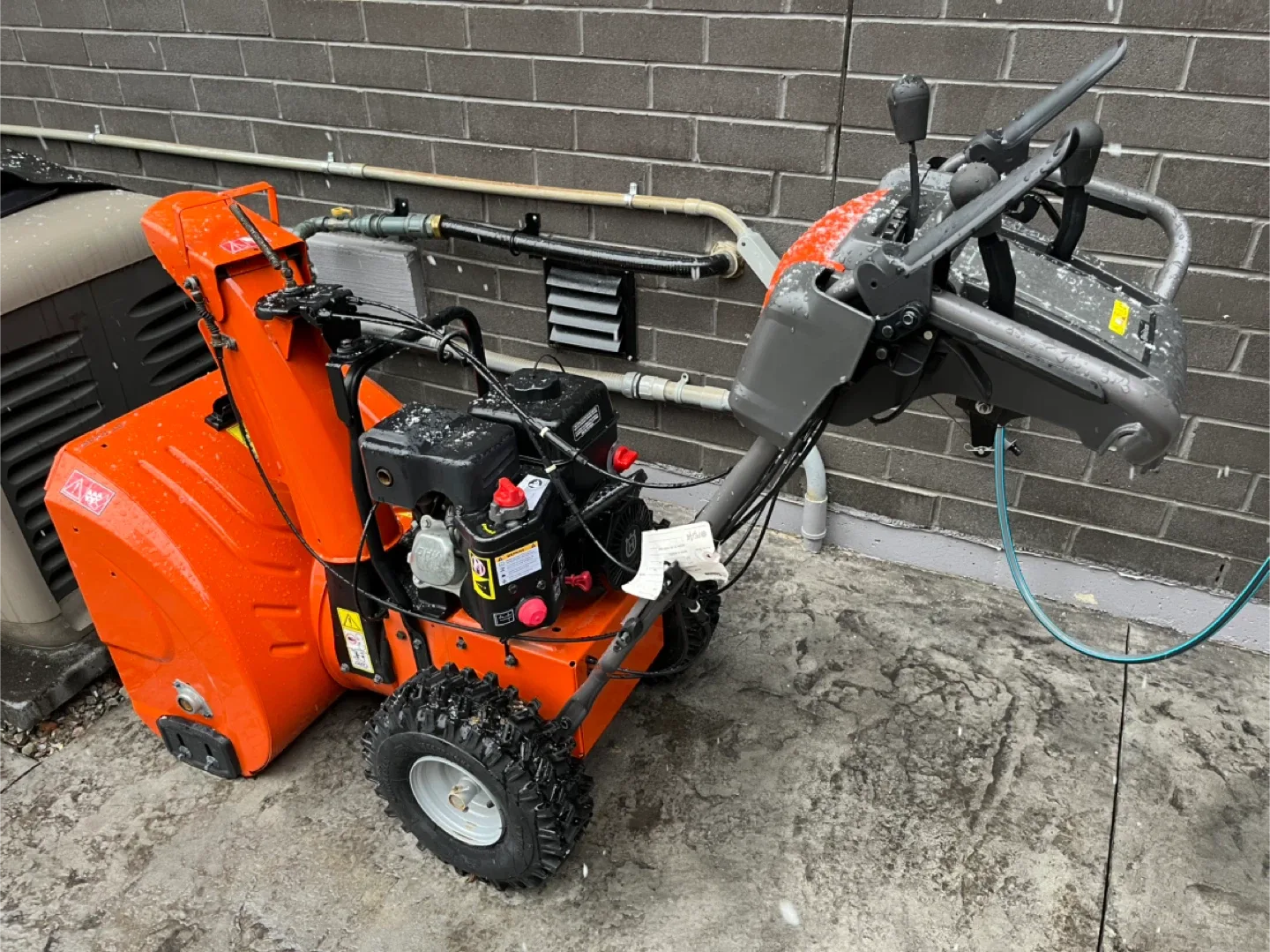 Husqvarna ST 224P Snowblower