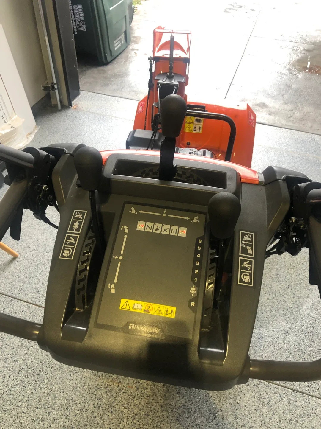 Husqvarna ST 224P Snowblower image indicator(10)