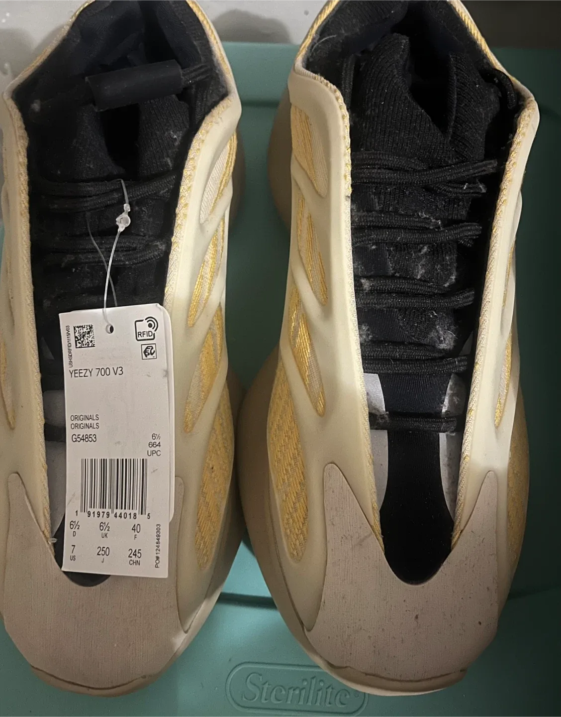 Adidas Yeezy 700 V3 Size 7 US **It is replicated**