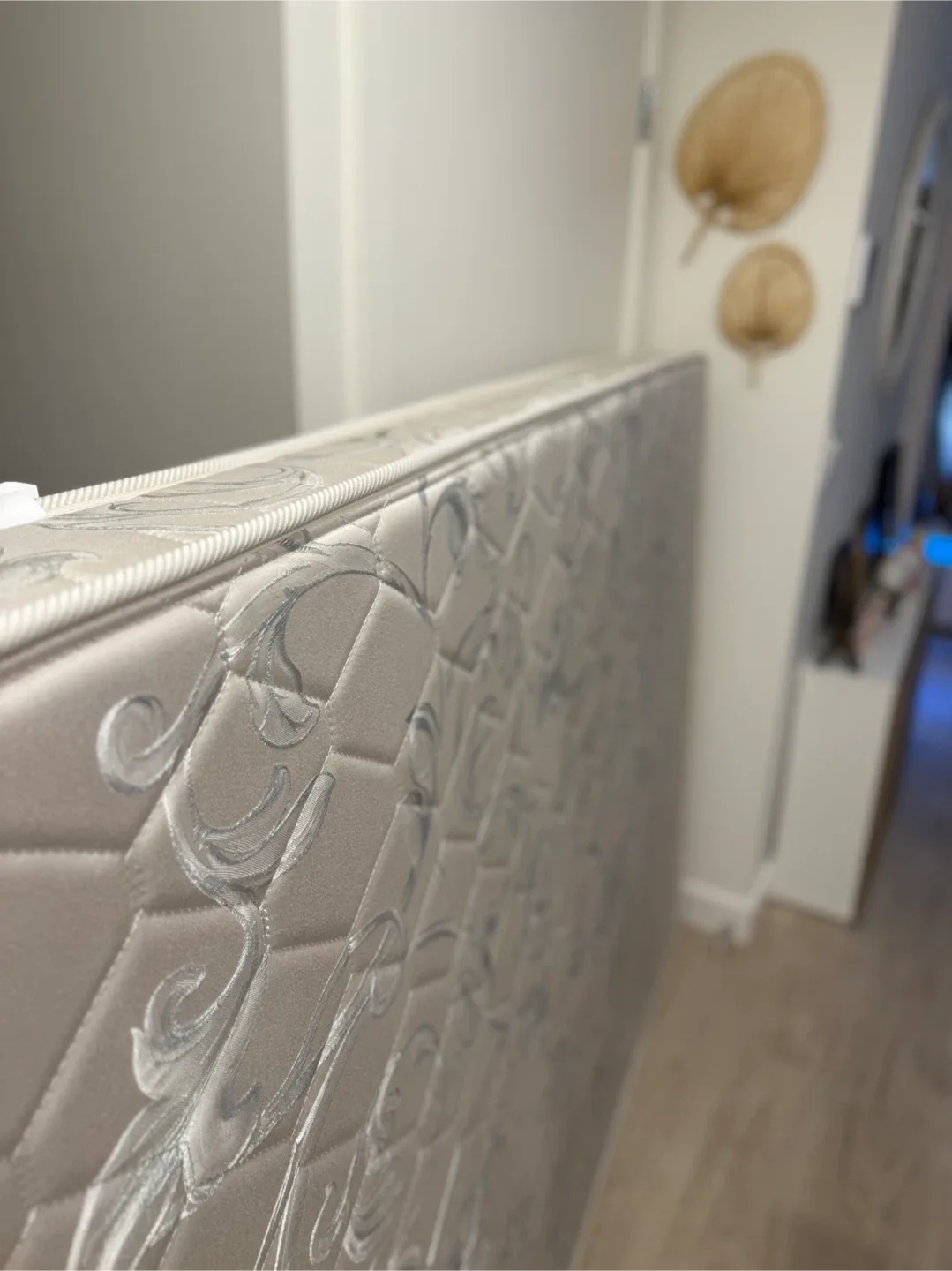 Airland Mattress - Good Condition image indicator(2)