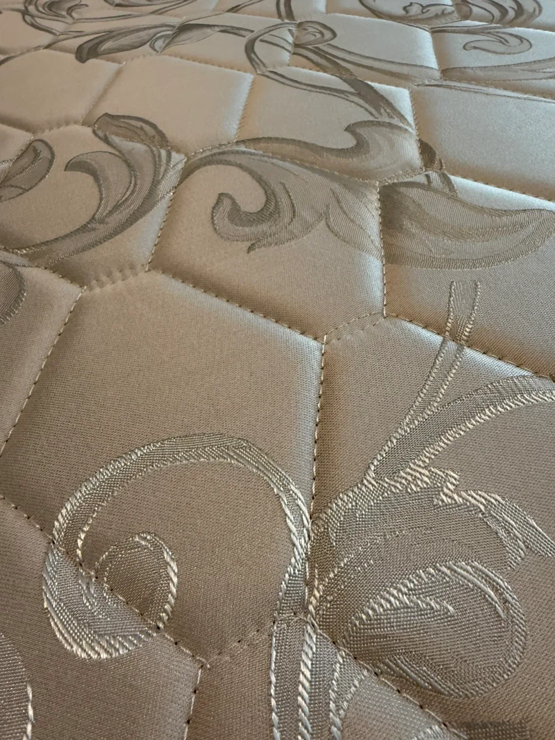 Airland Mattress - Good Condition image indicator(5)