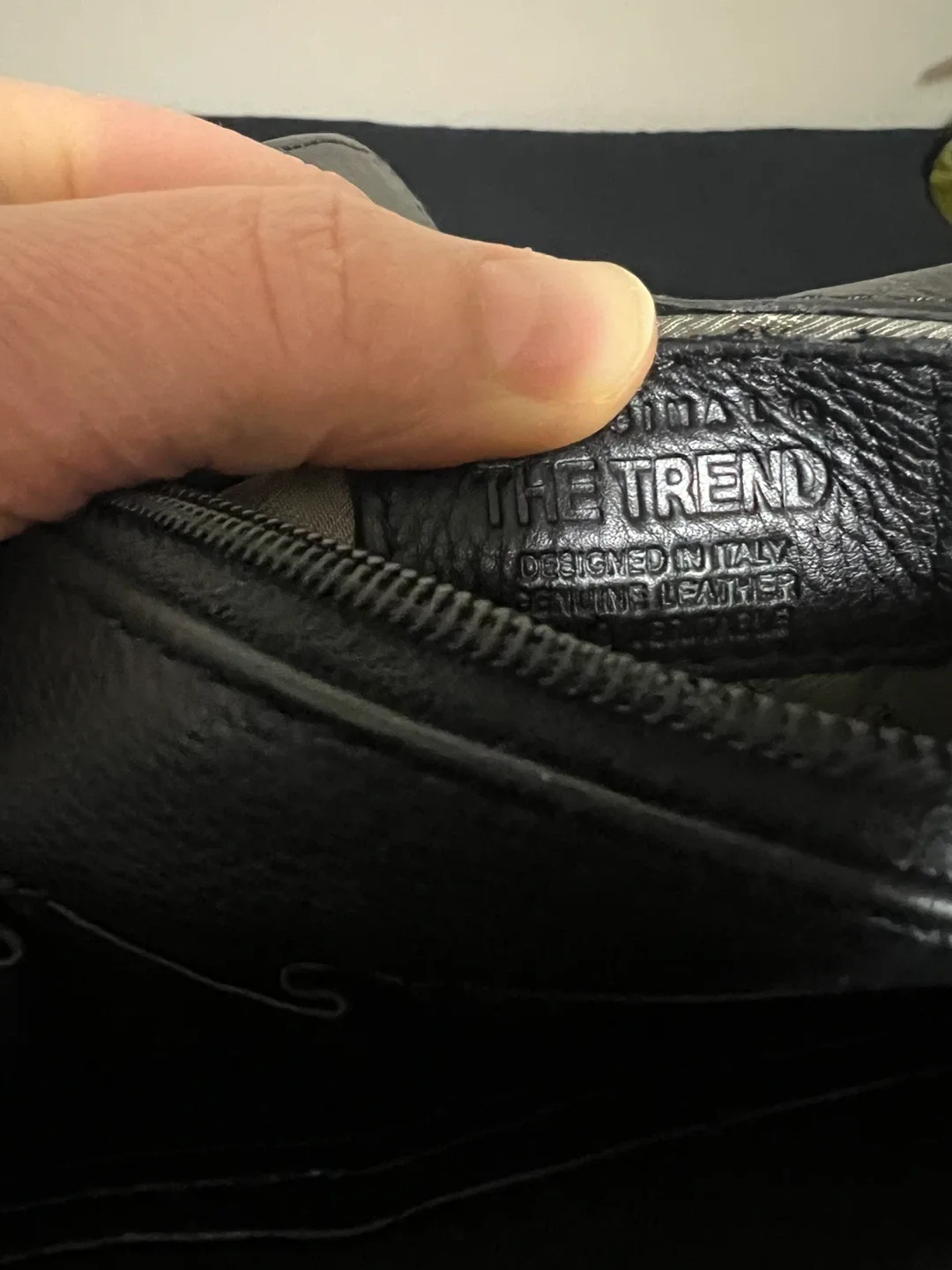 The Trend Black Leather Crossbody Bag image indicator(5)