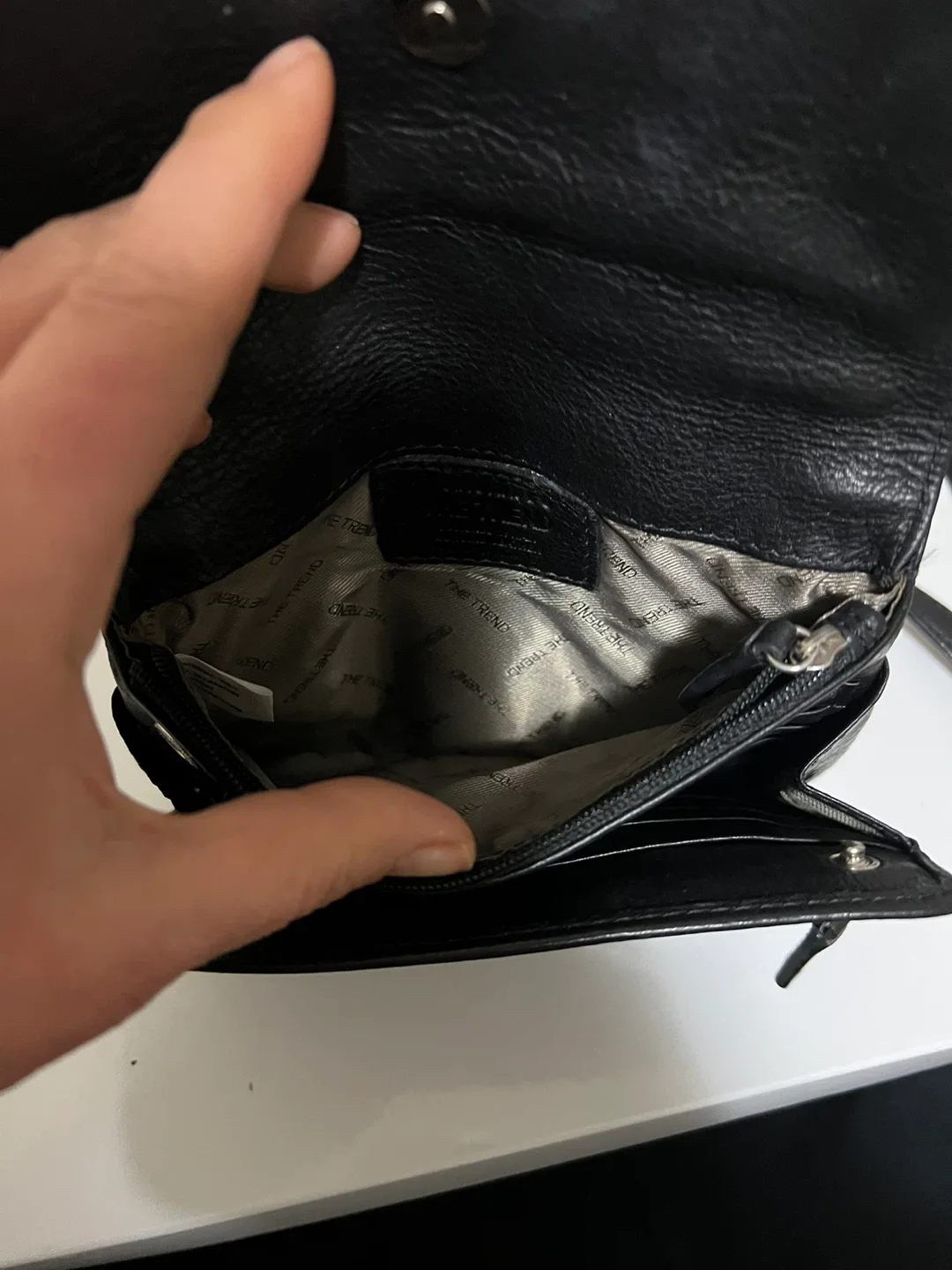 The Trend Black Leather Crossbody Bag image indicator(4)