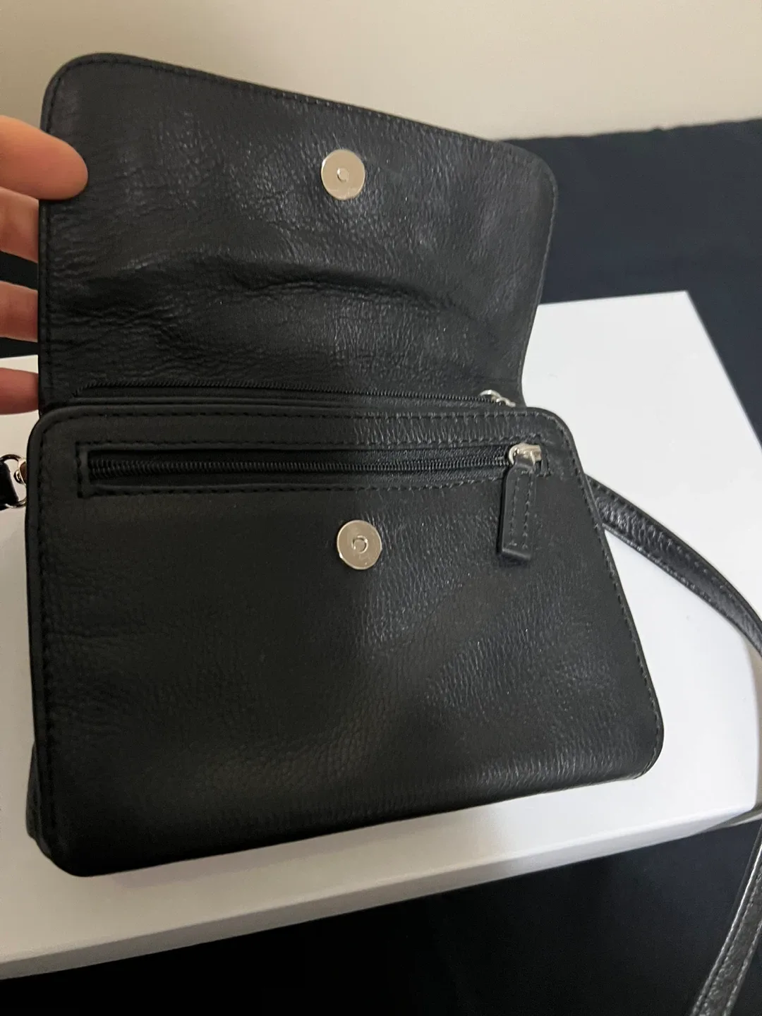 The Trend Black Leather Crossbody Bag image indicator(2)