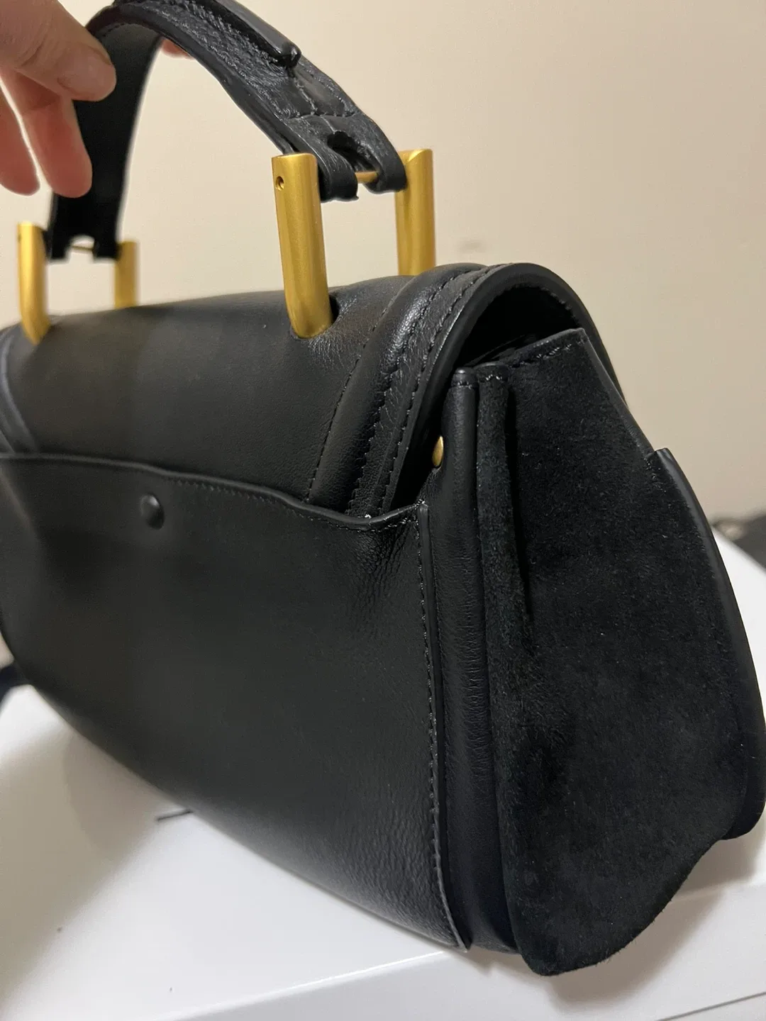 Black Leather Shoulder Bag image indicator(3)