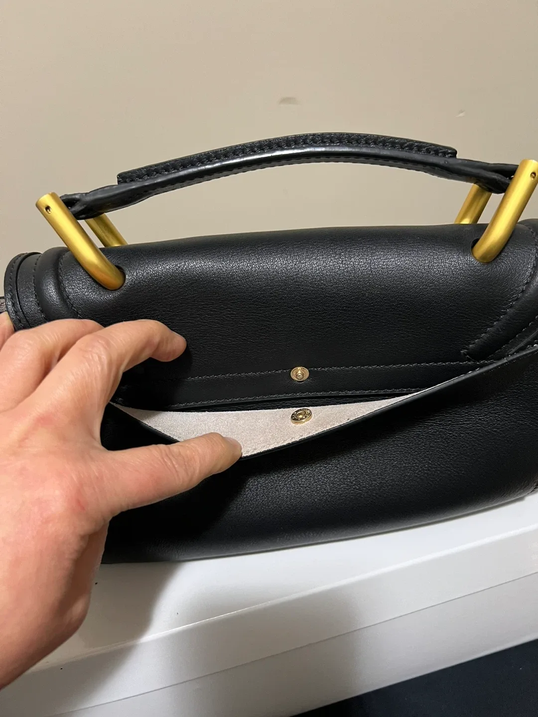 Black Leather Shoulder Bag image indicator(4)