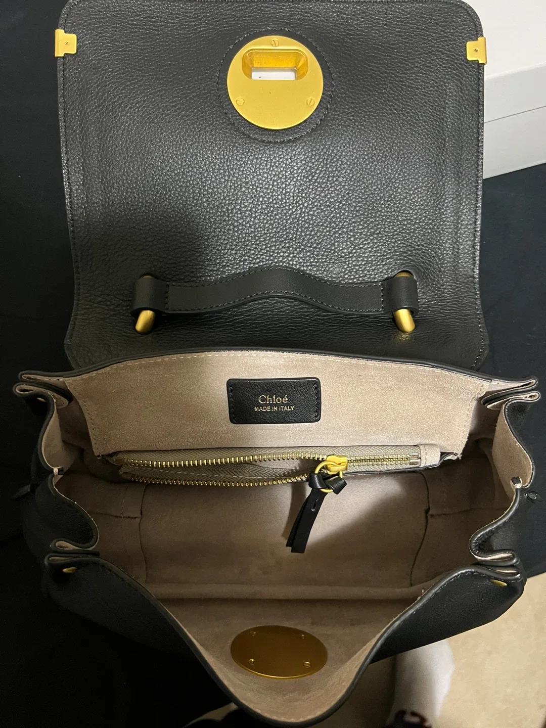 Black Leather Shoulder Bag image indicator(5)