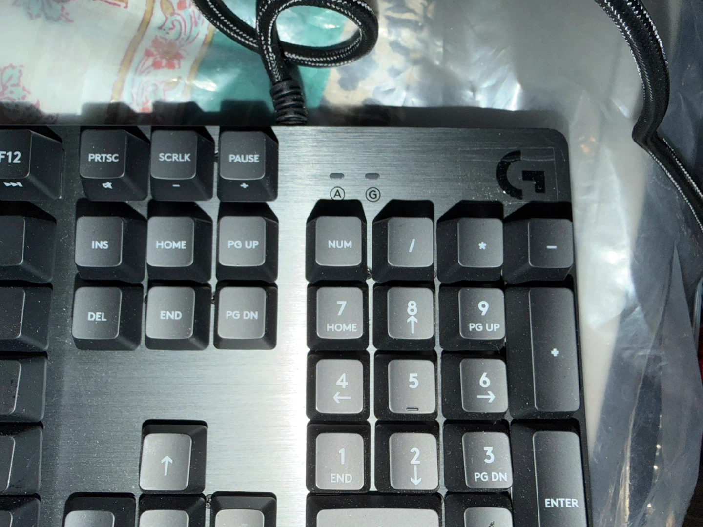 Logitech G915 Carbon Keyboard + free wireless mouse - photo 3