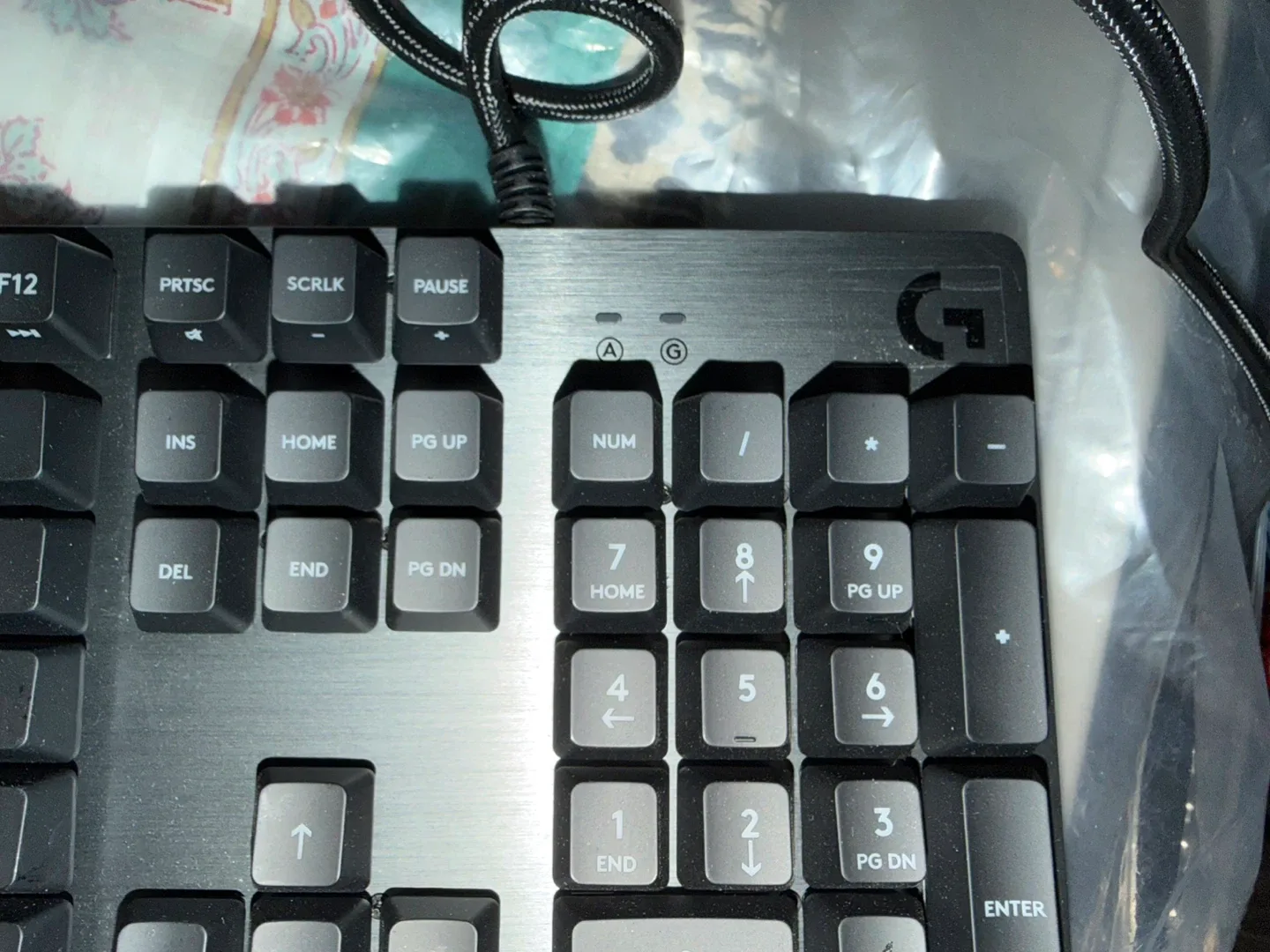 Logitech G915 Carbon Keyboard + free wireless mouse image indicator(3)