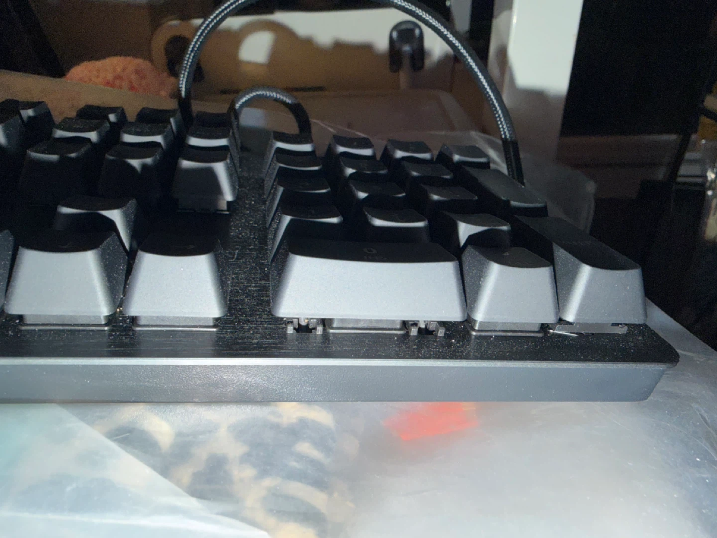 Logitech G915 Carbon Keyboard + free wireless mouse - photo 4