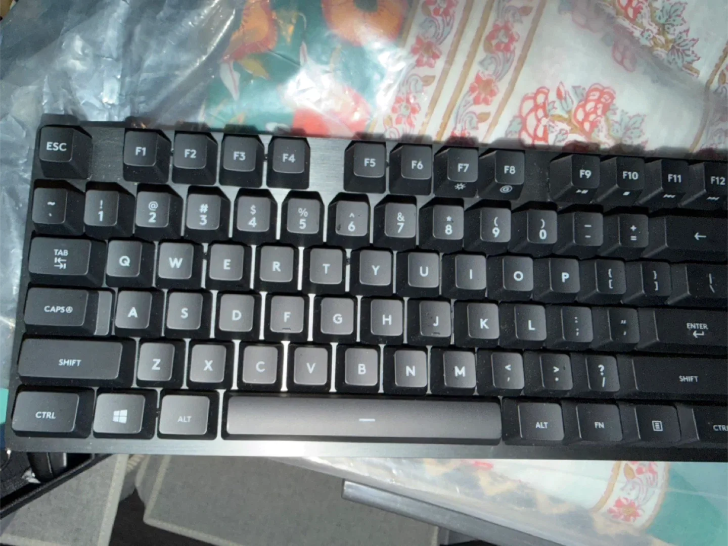 Logitech G915 Carbon Keyboard + free wireless mouse image indicator(5)