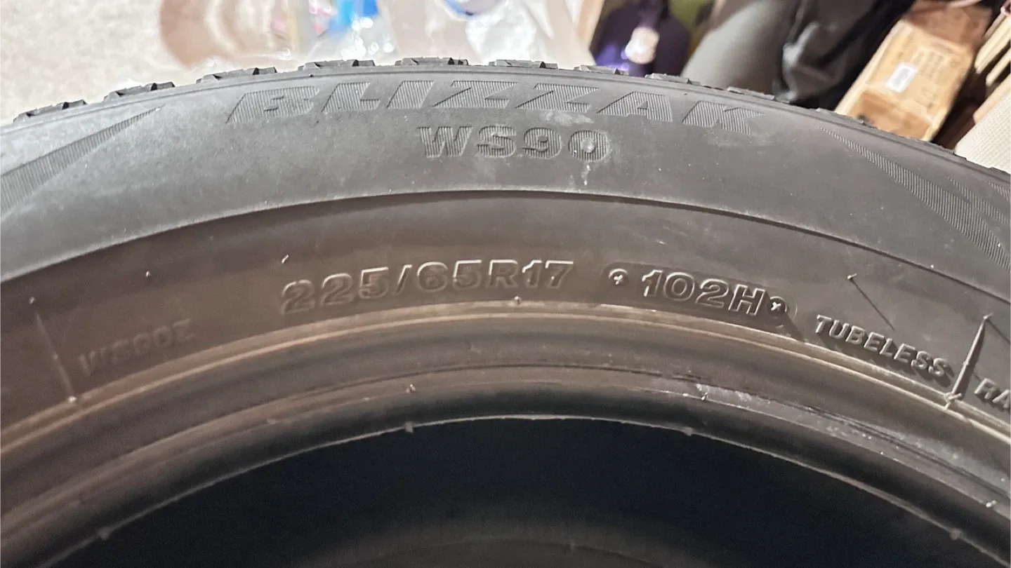 Bridgestone Blizzak WS90 Winter Tires 225/65R17 image indicator(2)