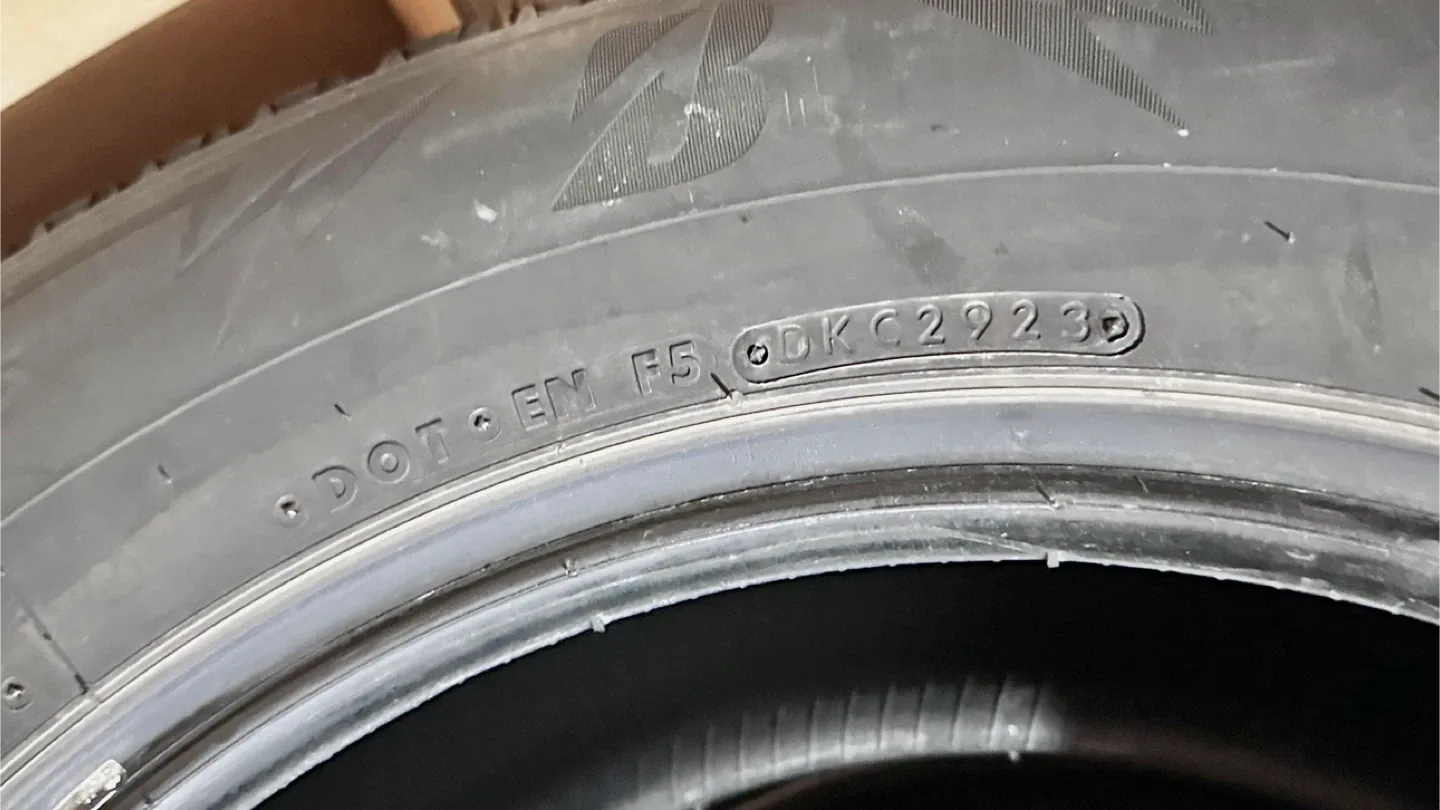 Bridgestone Blizzak WS90 Winter Tires 225/65R17 image indicator(5)