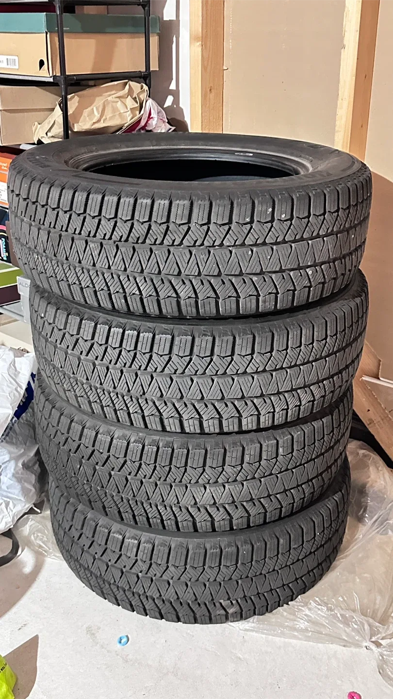 Bridgestone Blizzak WS90 Winter Tires 225/65R17 image indicator(6)