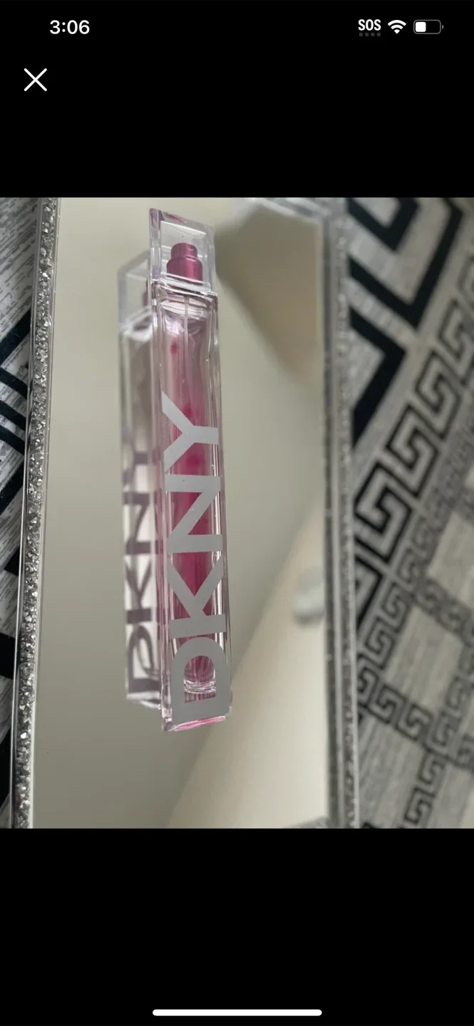 DKNY Energizing Eau De Parfum Spray 3.4 oz image indicator(2)