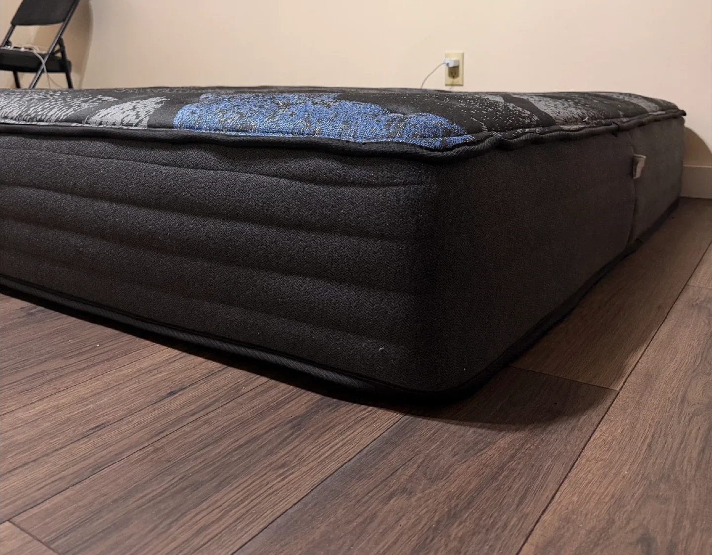 Queen Size Mattress image indicator(4)