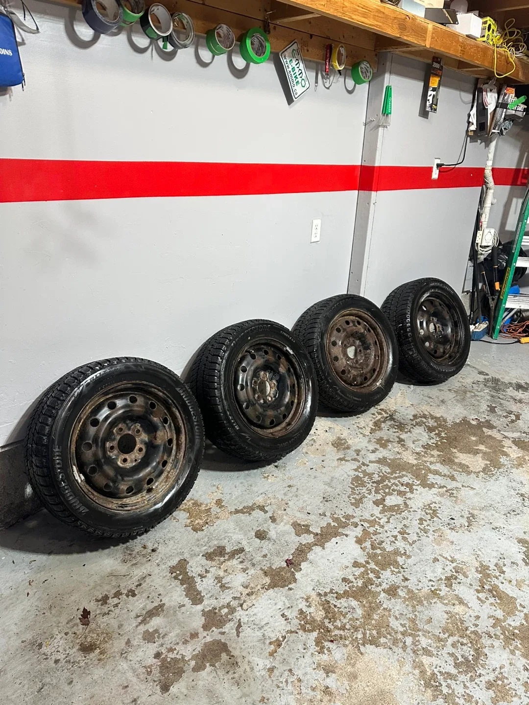 Bridgestone Blizzak 205/55/R16 Winter Tires image indicator(2)